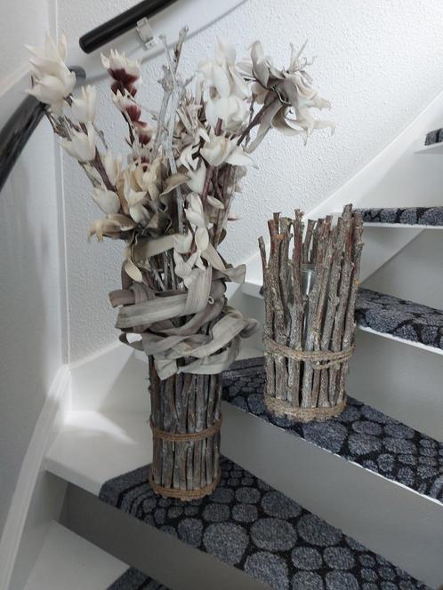 2 Houten plantenhouders waarvan 1 met mooie kunstbloemen, Huis en Inrichting, Woonaccessoires | Kunstplanten en Kunstbloemen, Zo goed als nieuw