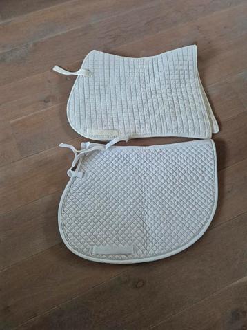 Witte dekjes paardrijden wedstrijd  beschikbaar voor biedingen