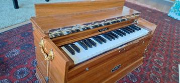 Harmonium met heel mooie geluid Sagwan wood beschikbaar voor biedingen