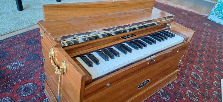 Harmonium met heel mooie geluid Sagwan wood, Muziek en Instrumenten, Orgels, Nieuw, Ophalen