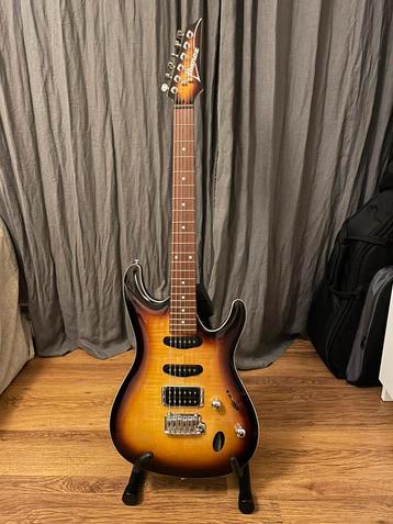Ibanez elektrische gitaar met tas en standaard beschikbaar voor biedingen