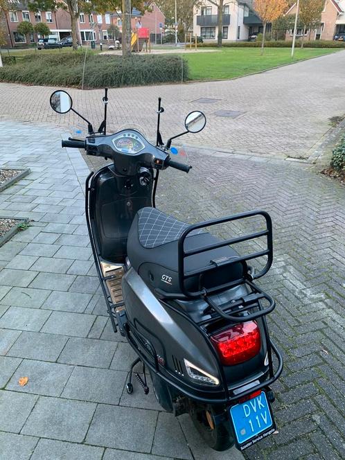 GTS Toscane scooter Grijs - Brom - 7900 km, Fietsen en Brommers, Snorfietsen en Snorscooters, Zo goed als nieuw, Overige merken