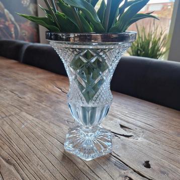 Kristallen Vaasje beschikbaar voor biedingen
