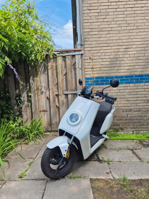 Nette NIU Elektrische Scooter - Geel Kenteken, Fietsen en Brommers, Snorfietsen en Snorscooters, Gebruikt, Overige merken, Elektrisch