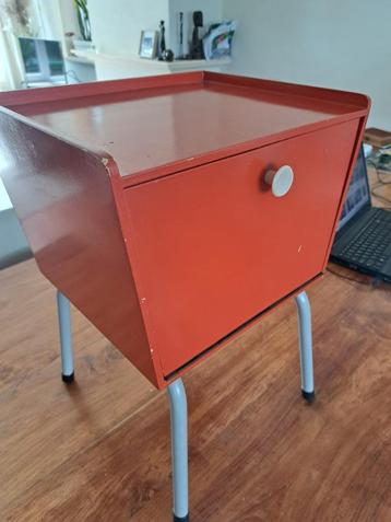 nachtkastje jaren 50 of 60 vintage beschikbaar voor biedingen