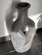 Mooie Decoratieve Vaas - leuk december cadeau, Huis en Inrichting, Woonaccessoires | Vazen, Steen, 50 tot 75 cm, Zwart, Ophalen of Verzenden