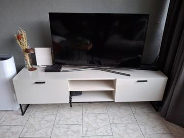 Zgan tv meubel wit/creme b 176 d 43  h 54  beschikbaar voor biedingen