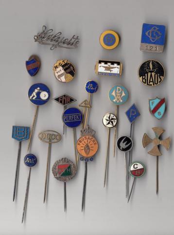 Informatie Gezocht Wie herkent deze speldjes ? C beschikbaar voor biedingen
