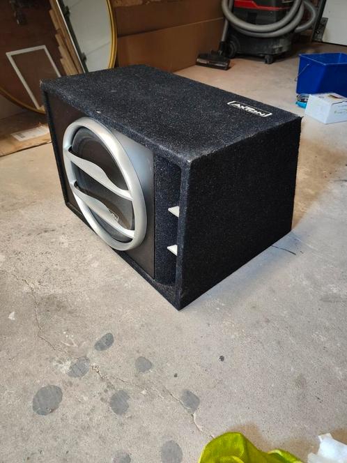 Axton ax830 subwoofer met een 1200 watt versterker, Auto diversen, Autospeakers, Zo goed als nieuw, Ophalen