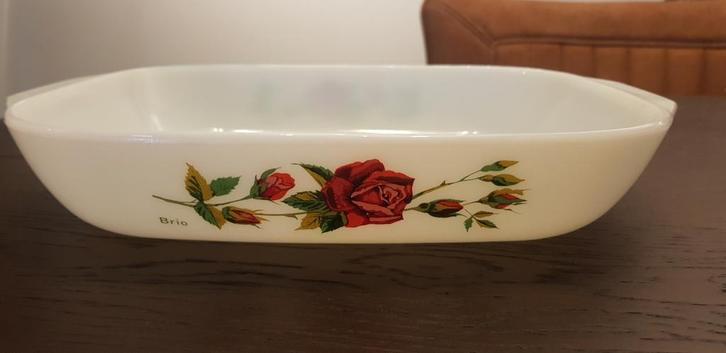 Pyrex grote ovenschaal Brio rose melkglas, JAJ England, Antiek en Kunst, Antiek | Schalen, Ophalen of Verzenden