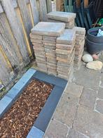 GRATIS Ongeveer 5 tot 6m2 tuintegels bont gekleurd, Tuin en Terras, Tegels en Klinkers, Ophalen, Zo goed als nieuw, 10 m² of meer