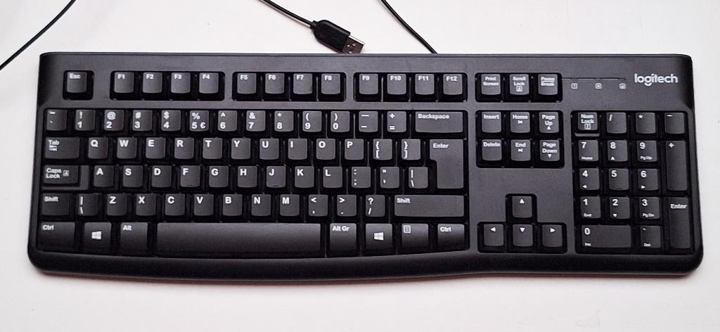 Logitech K120 Y-U0009 toetsenbord, Ergonomisch, Ophalen of Verzenden, Zo goed als nieuw, Qwerty
