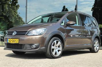 VOLSWAGEN TOURAN 1.4 TSI CROSS 7PERS. ORIG NL | NAVI | TREKH beschikbaar voor biedingen