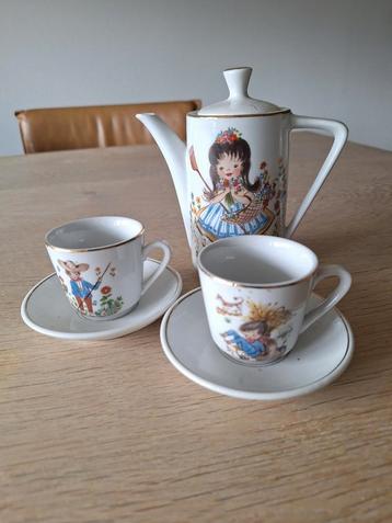 Kinder theeserviesje theepot 2 x kop en schotel beschikbaar voor biedingen