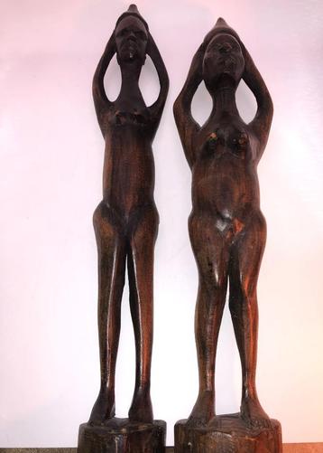 Twee Afrikaanse houten vrouwbeelden – West-Afrika beschikbaar voor biedingen