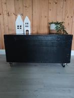 Oude zwarte houten kist / opbergkist op wielen, Huis en Inrichting, Woonaccessoires | Kisten, Ophalen, Gebruikt, Overige houtsoorten
