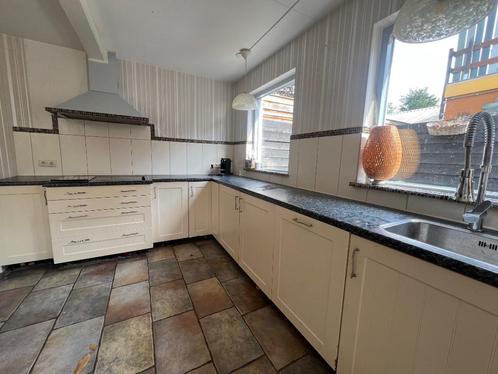 Mooie keuken, inclusief apparatuur, Huis en Inrichting, Keuken | Complete keukens, Gebruikt, Hoekkeuken, Crème, Kunststof, Ophalen