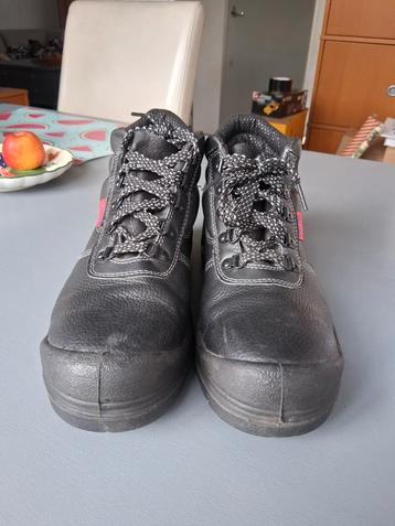 Zwarte Veiligheidsschoenen - Maat 39, valt als maat 39/5 beschikbaar voor biedingen