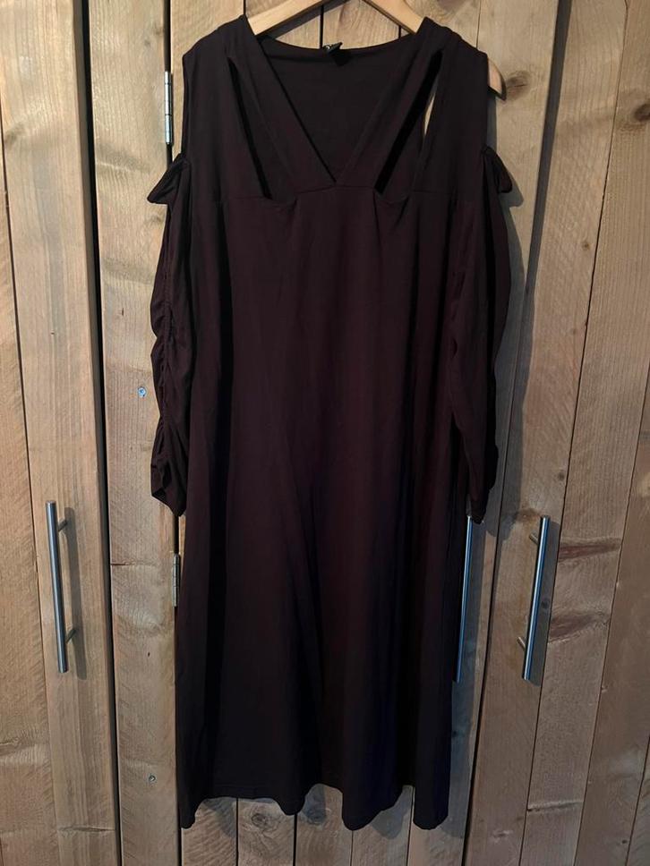 Yoek mooi bruin jurkje/ maat S is 40, Kleding | Dames, Jurken, Zo goed als nieuw, Maat 38/40 (M), Bruin, Knielengte, Verzenden