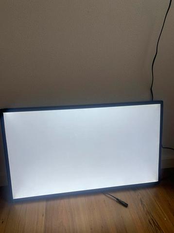 Whiteboard met LED verlichting beschikbaar voor biedingen