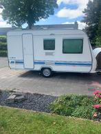 Mooie goed onderhoud carvan adria 390 /voortent nieuw/luifel, Caravans en Kamperen, Caravans, Luifel, Frans bed, Treinzit, 750 - 1000 kg
