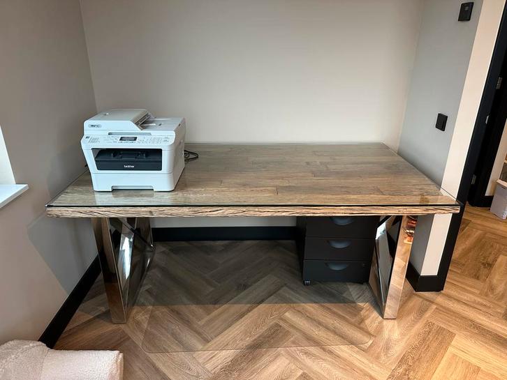 Eettafel met glasplaat, sleepers wood en metalen frame, Huis en Inrichting, Bureaus, Gebruikt, Bureau, Ophalen