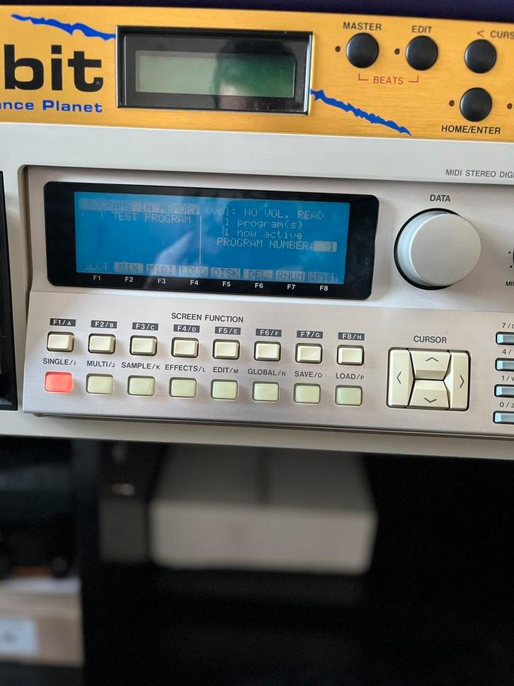 Akai s3200xl, Muziek en Instrumenten, Samplers, Zo goed als nieuw, Ophalen of Verzenden