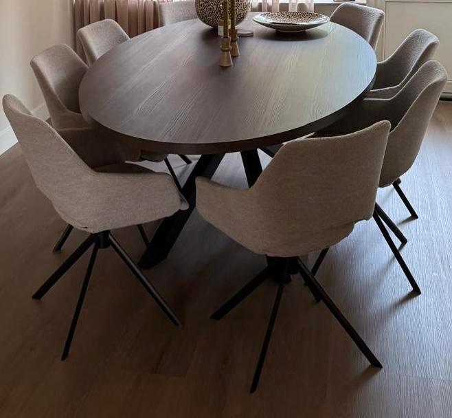 Nieuw: 8 prachtige draaibare eetkamerstoelen in bouclé beige, Huis en Inrichting, Stoelen, Zo goed als nieuw, Vijf, Zes of meer stoelen