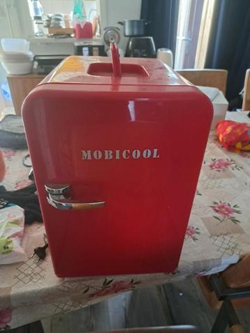 Kapotte Mini Koelkast - Mobicool beschikbaar voor biedingen