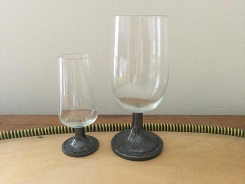 2 oude glazen met zilveren voet, Antiek en Kunst, Antiek | Glas en Kristal, Ophalen of Verzenden