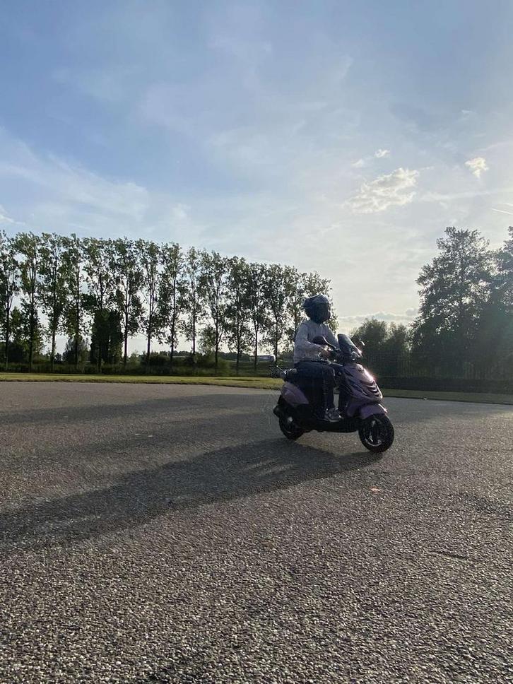 Waardepeiling Zip 2022 e5 80cc, Fietsen en Brommers, Scooters | Piaggio, Zo goed als nieuw, Zip, Maximaal 45 km/u, Benzine, Ophalen of Verzenden