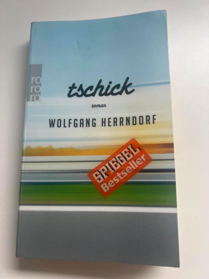 Tschick - Wolfgang Herrndorf Roman, Boeken, Romans, Zo goed als nieuw, Europa overig, Ophalen of Verzenden