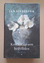 Jan Siebelink - Knielen op een bed violen, Ophalen of Verzenden, Zo goed als nieuw, Jan Siebelink