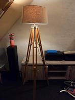 Stijlvolle Tripod Staande Lamp, Huis en Inrichting, Lampen | Vloerlampen, Ophalen, Hout, Gebruikt, Modern