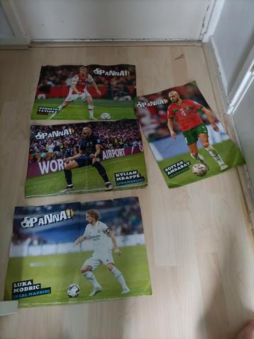 Voetbal posters kan om dreinen 