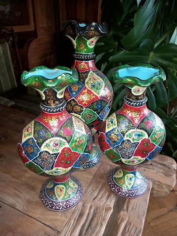 Set van 3 prachtige antieke papier mache pronkvazen  beschikbaar voor biedingen