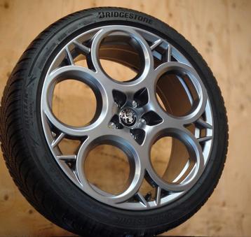 Org. 20" Alfa Romeo Tonale velgen banden nieuwstaat beschikbaar voor biedingen