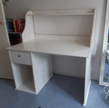 Bureau of commode  beschikbaar voor biedingen
