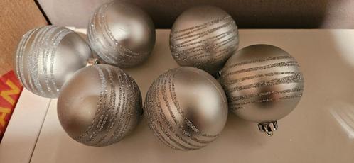 set 2 zilverkleurige kerstballen voor maar € 1,00, Diversen, Kerst, Zo goed als nieuw, Ophalen of Verzenden