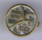 K.N.G.V. 1868 - 1968 zilverkleurig broche ( Z_277 ), Verzamelen, Speldjes, Pins en Buttons, Verzenden, Zo goed als nieuw, Sport