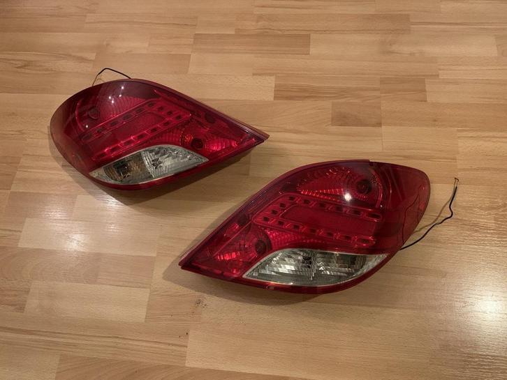 Achterlicht set Peugeot 207 met LED 2006 tot 2015, Auto-onderdelen, Verlichting, Peugeot, Gebruikt, Ophalen of Verzenden
