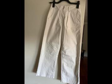 Mooi wit broek merk Guess , nieuw staat , 36/38 beschikbaar voor biedingen