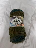Multi green yarn, Ophalen of Verzenden, Zo goed als nieuw, Wol of Garen