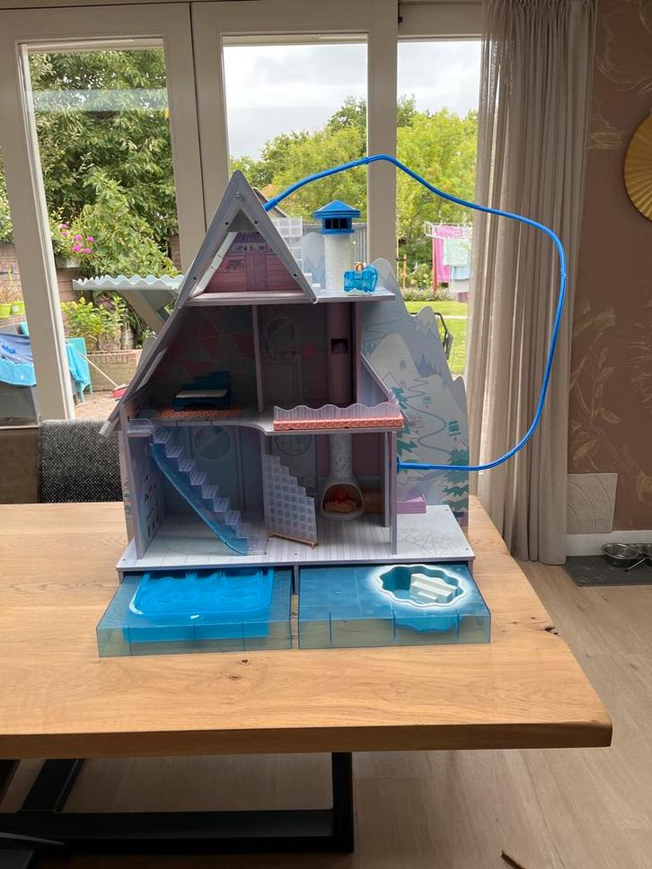 LOL Winter Chalet Poppenhuis, Kinderen en Baby's, Speelgoed | Poppenhuizen, Gebruikt, Poppenhuis, Ophalen
