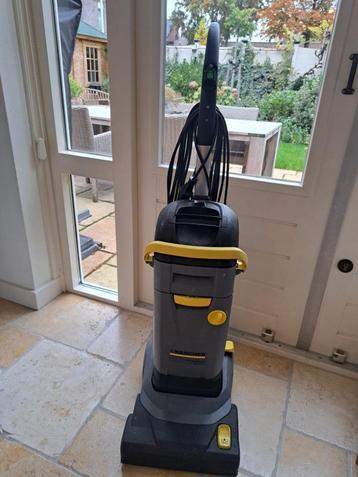 Kärcher schrob-zuigmachine beschikbaar voor biedingen