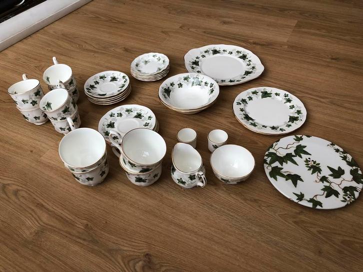 Mooi en net servies van het merk duchess, type ivy., Antiek en Kunst, Antiek | Servies compleet, Ophalen of Verzenden