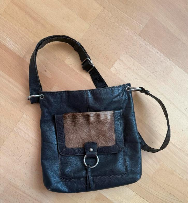 Vintage leren schoudertas met dierenhuid, Sieraden, Tassen en Uiterlijk, Tassen | Damestassen, Gebruikt, Schoudertasje, Bruin