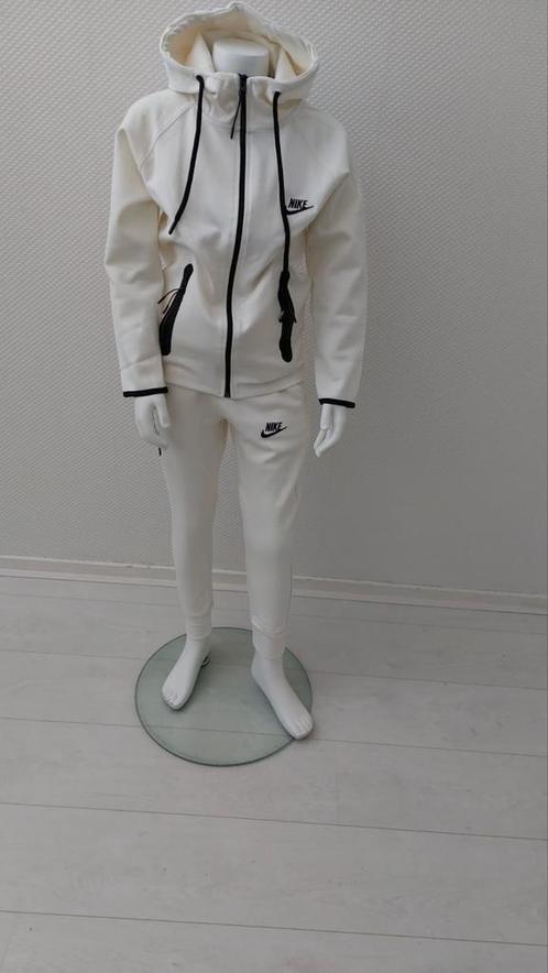 Nike tech pak gebroken wit maat 116 nieuw, Kinderen en Baby's, Kinderkleding | Maat 116, Nieuw, Jongen of Meisje, Ophalen of Verzenden