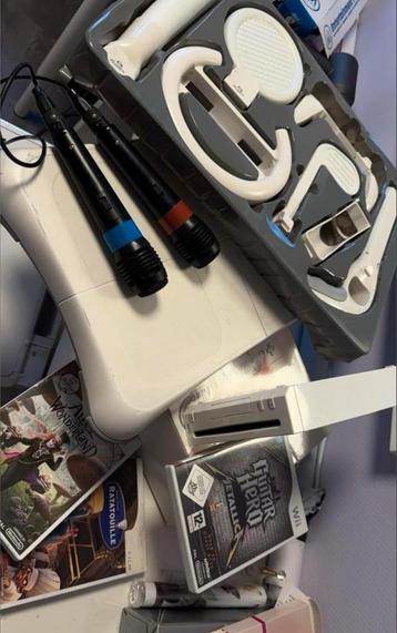 Wii met spellen en accessoires (geen controllers) beschikbaar voor biedingen