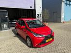 Toyota Aygo 1.0 VVT-i x-play CAMERA! NAP! LED! AIRCO! INRUIL, Voorwielaandrijving, Euro 5, Stof, Gebruikt